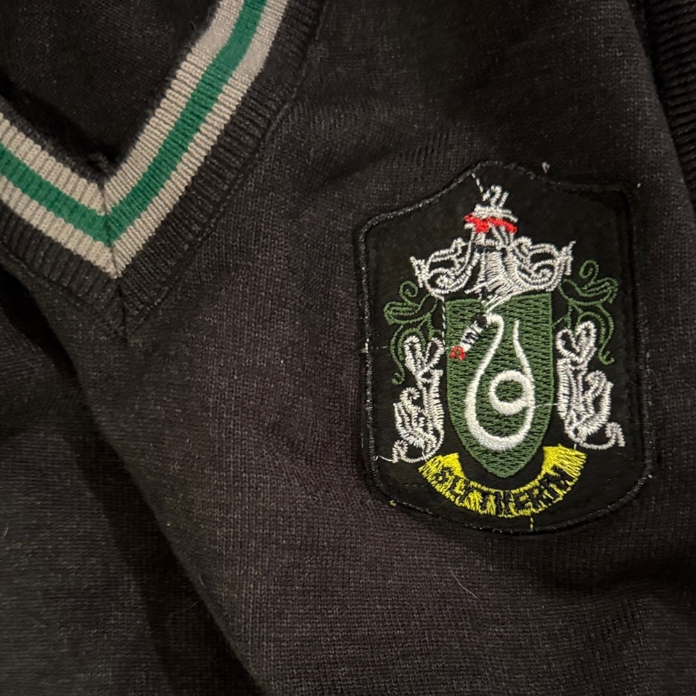 Harry Potter Slytherin Cape and Sweater Vest - Picture 4 of 11
